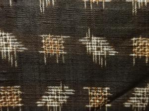 アンティーク　絣柄織り出し本場村山泥大島紬着物